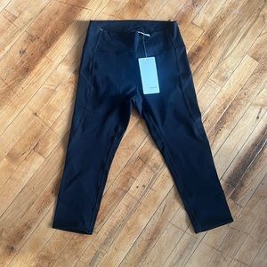 Lululemon In movement cropped leggings NWT Size 8
